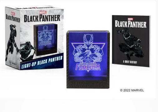 Marvel: Light-Up Black Panther Format