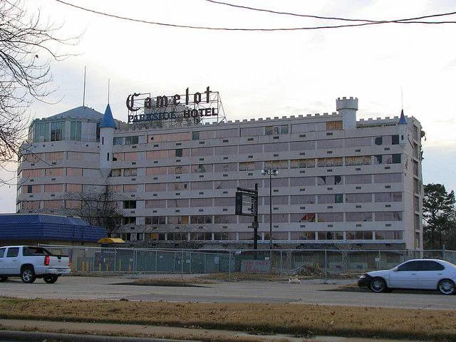 Camelot Parkside Hotel Coaster