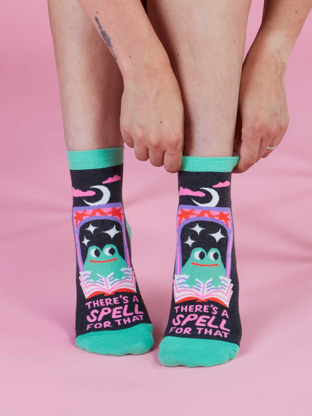 There's A Spell Witch Frog Women's Ankle Socks